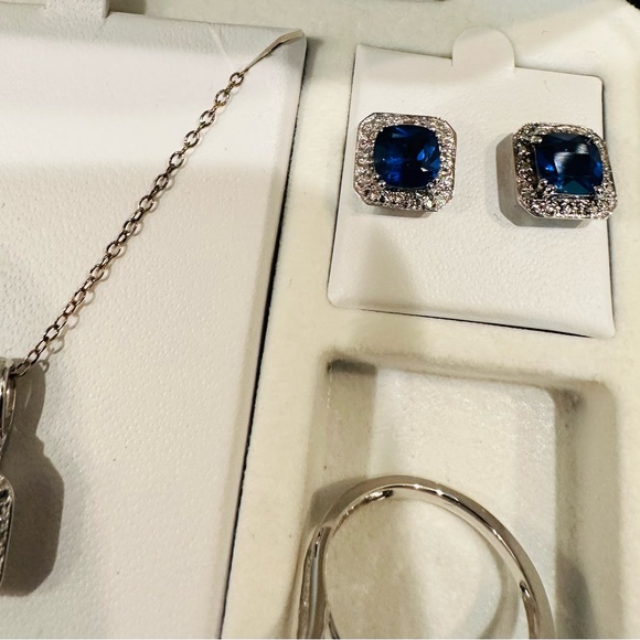 Blue Set - Picture 3 of 6